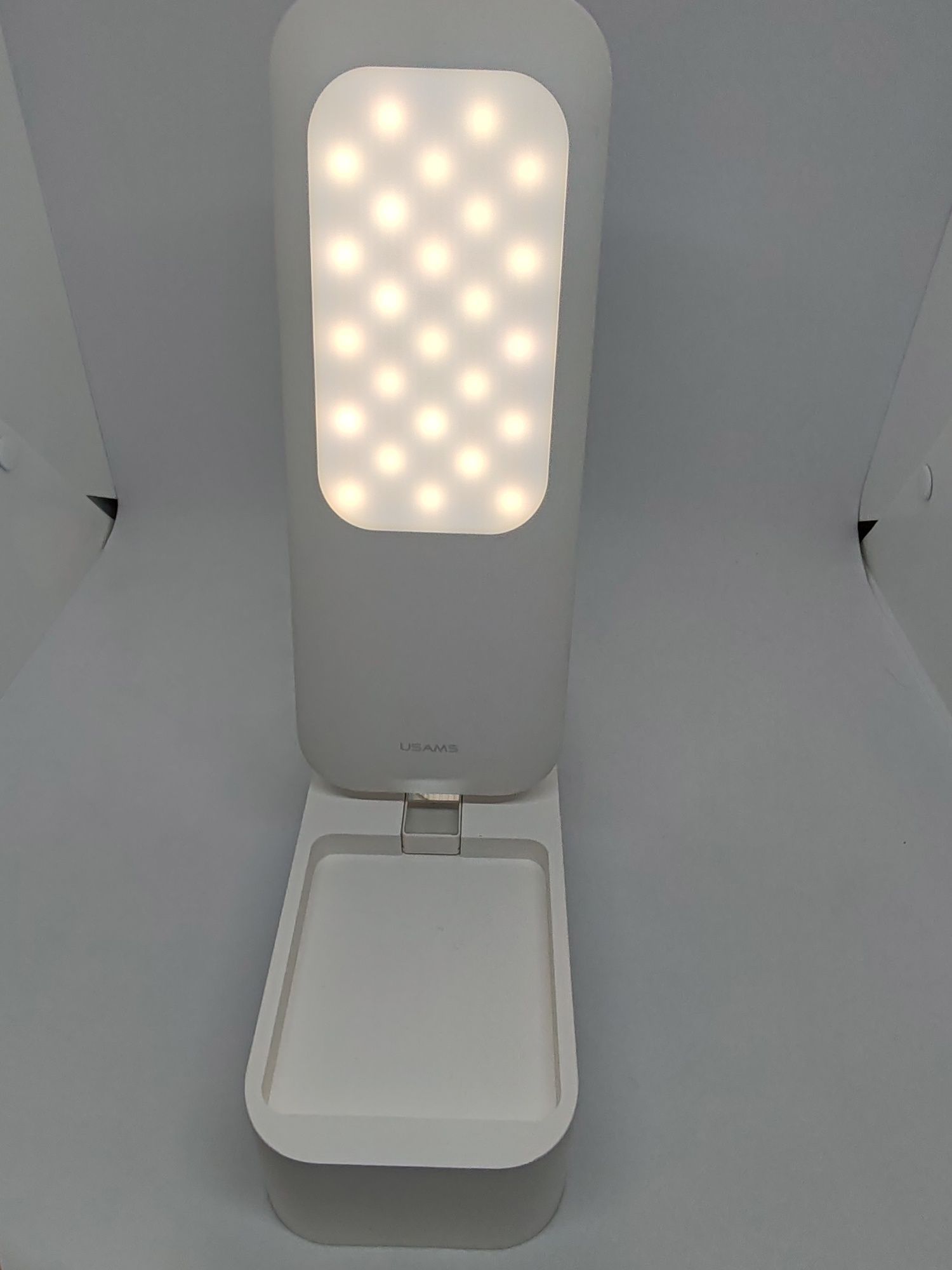 Сгъваем статив с две LED светлини за смартфони