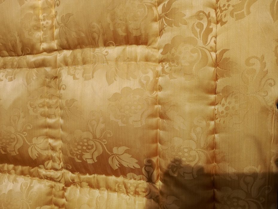 Vând plapuma foarte groasă, bine îndesată, umpluta cu pene de gasca