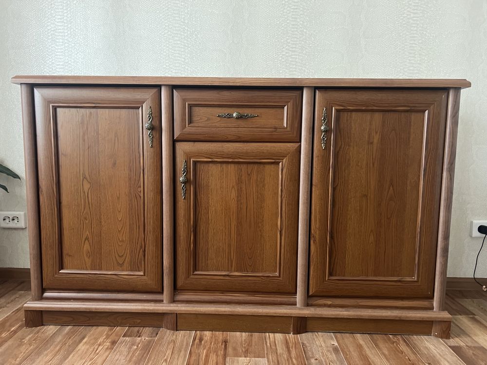 Продам комод в гостинную