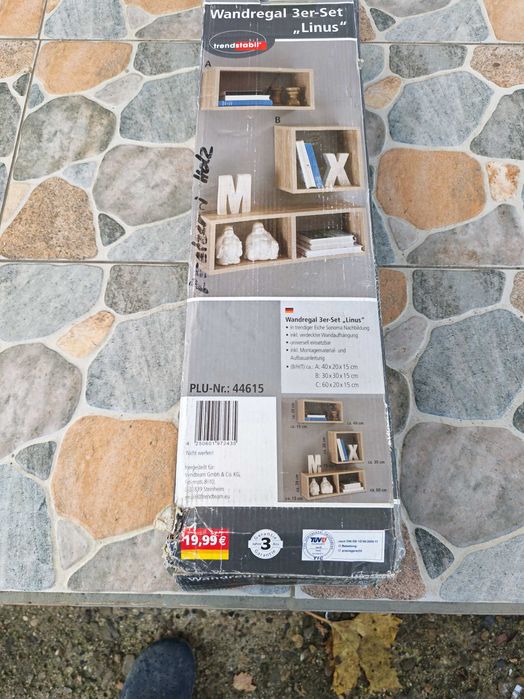 Дървени стенни рафтове