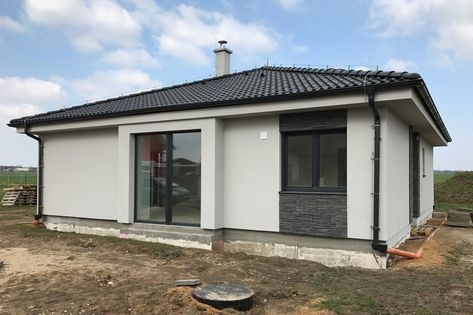 Vand case pe structura metalica si panouri sandwich