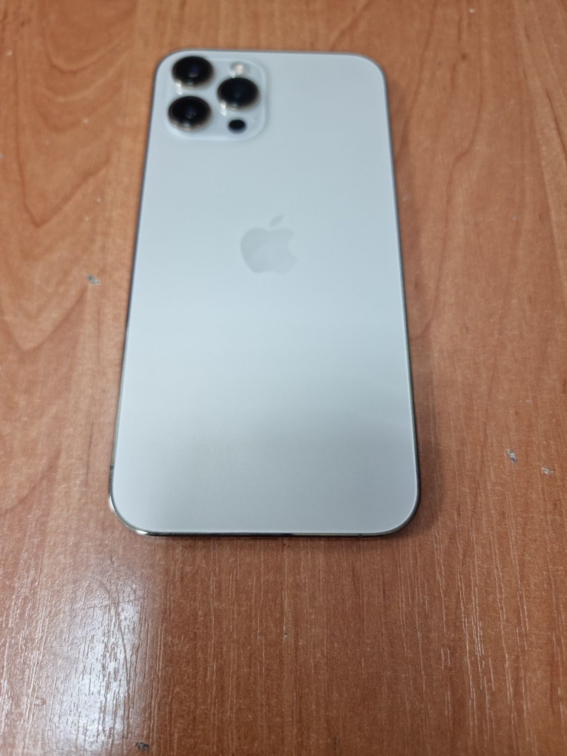 Продам iphone 12 pro max  в отличном состоянии .
