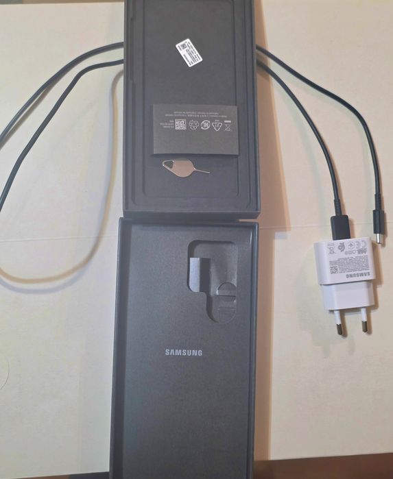 Продавам Samsung Galaxy S25 Ultra