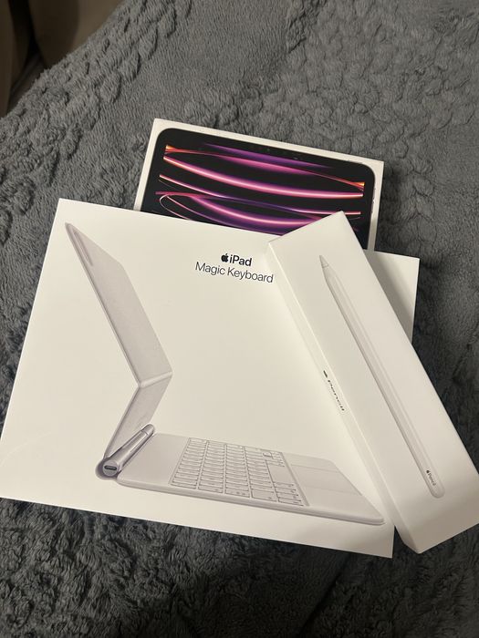 Продам Ipad Pro 11 wi-fi 2022, в комплекте: pencil + magic keyboard