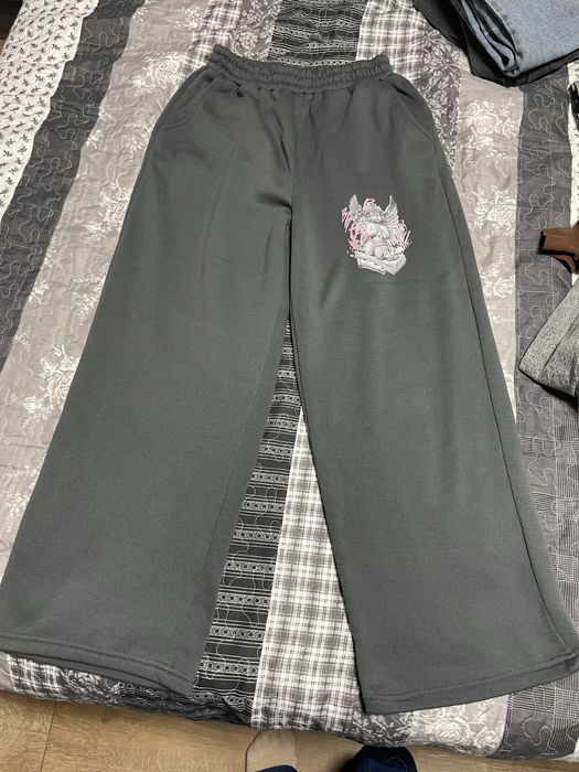 широк сив панталон