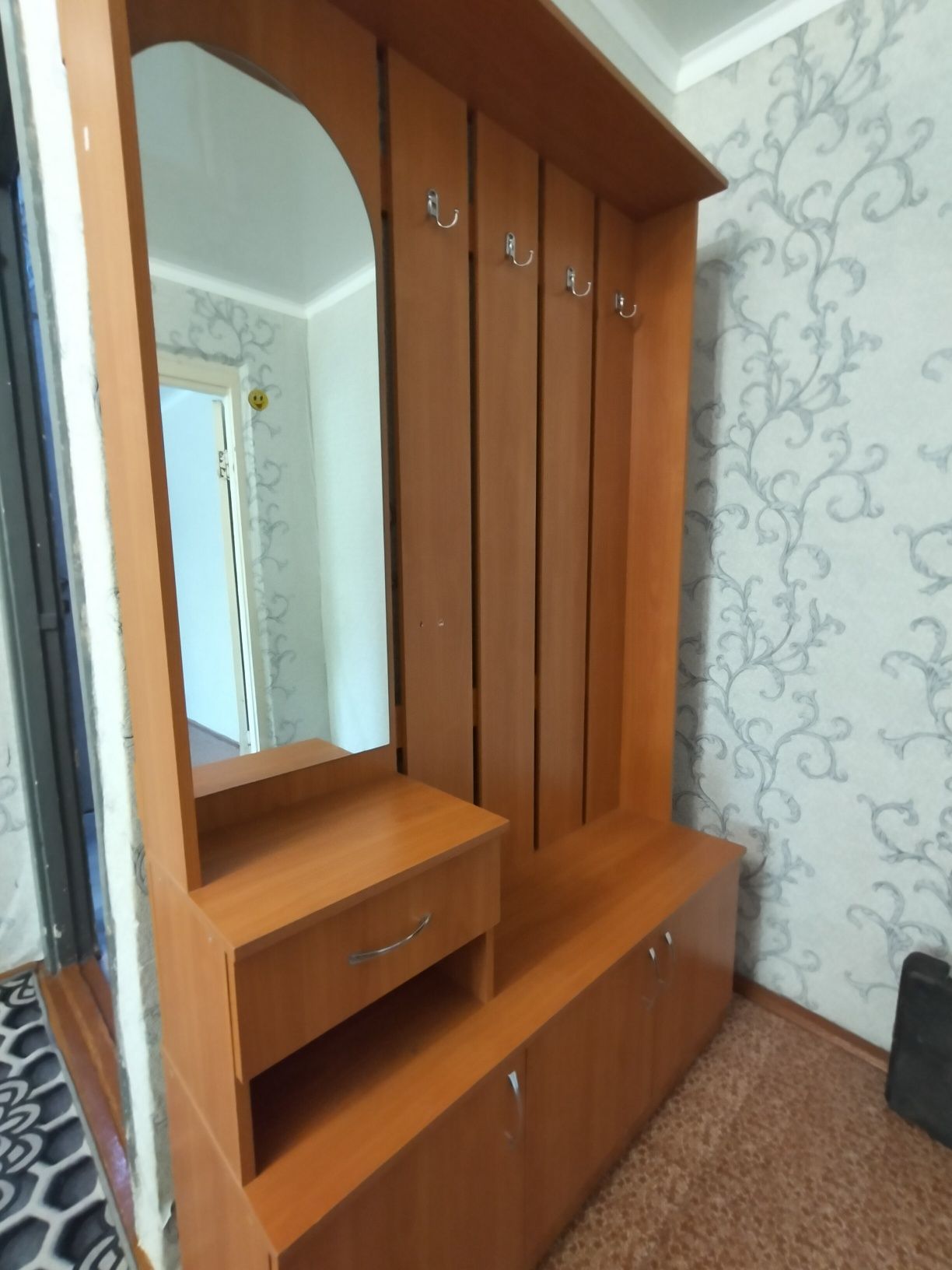 Продам прихожую б/у