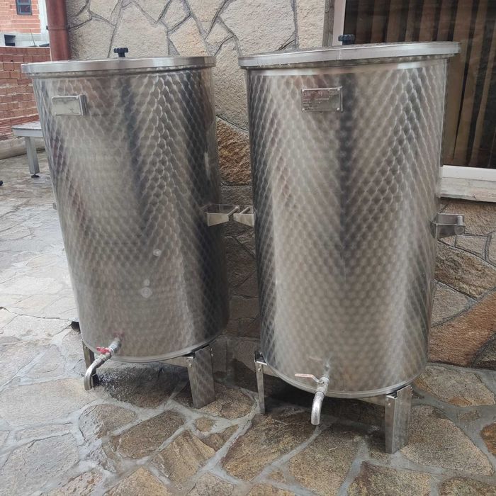 Неръждаеми съдове за вино