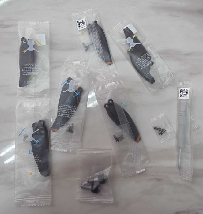 Dronă DJI Mini 2 – ca nouă + multe accesorii (Fly More Combo)