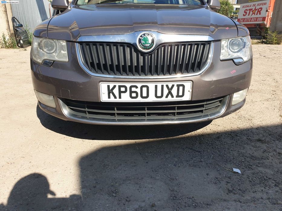 Bara Spoiler Fata cu Grile Proiectoare cu Imperfectiuni Skoda Superb 2 Break Combi NFL Non Facelift 2008 - 2013 Culoare 9888 [K0042]