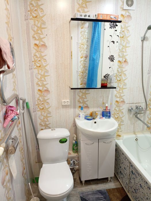 Продам квартиру 2комнатную на третем этаже 8м. Р. Комната раздельные