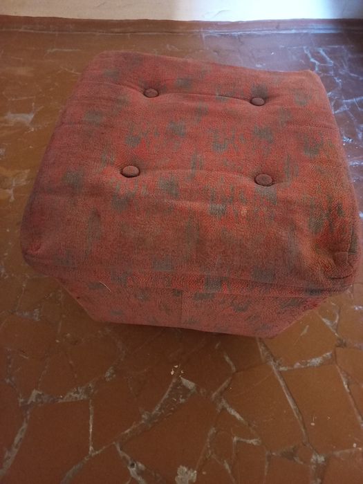 Yumshoq stul taburetka