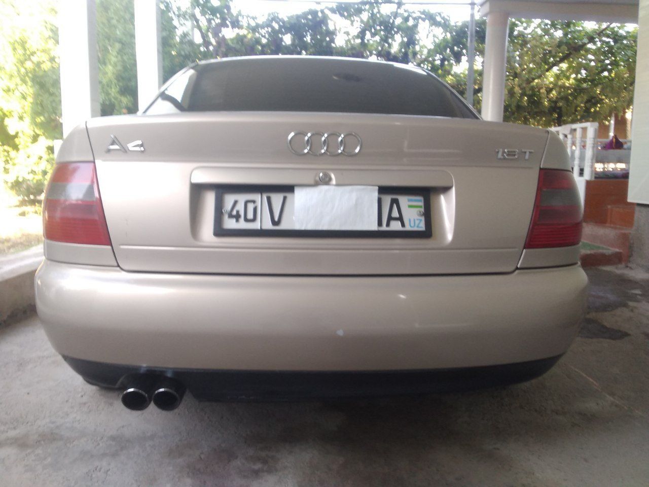Audi  A4 1998 Srochno