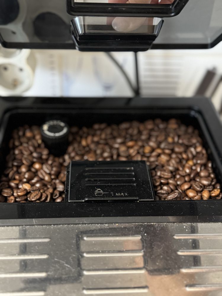 Espressor automat, 1450W, "Eletta Cappuccino", Negru - DeLonghi