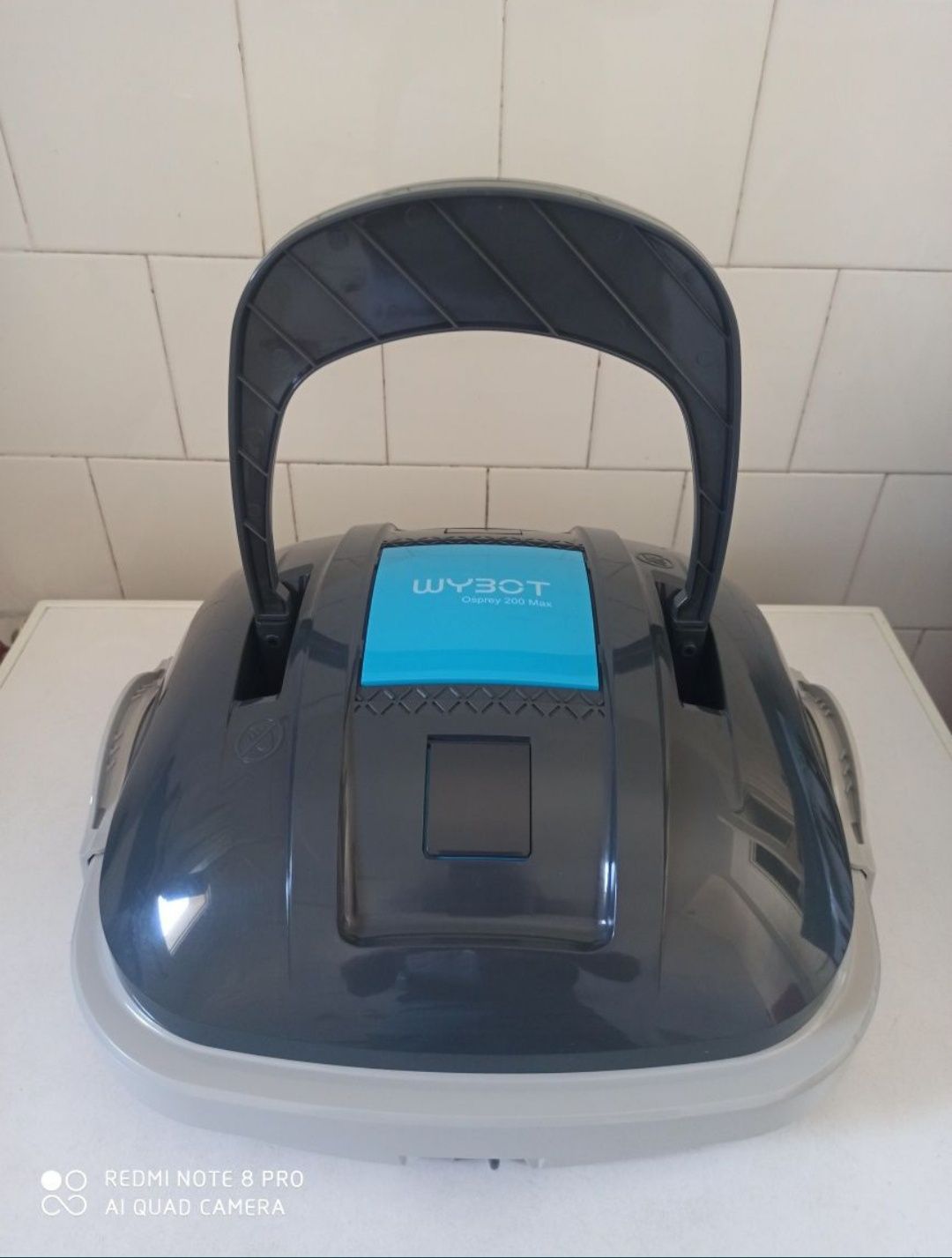 Robot curățare fundul piscinei, Wybot Osprey 200.