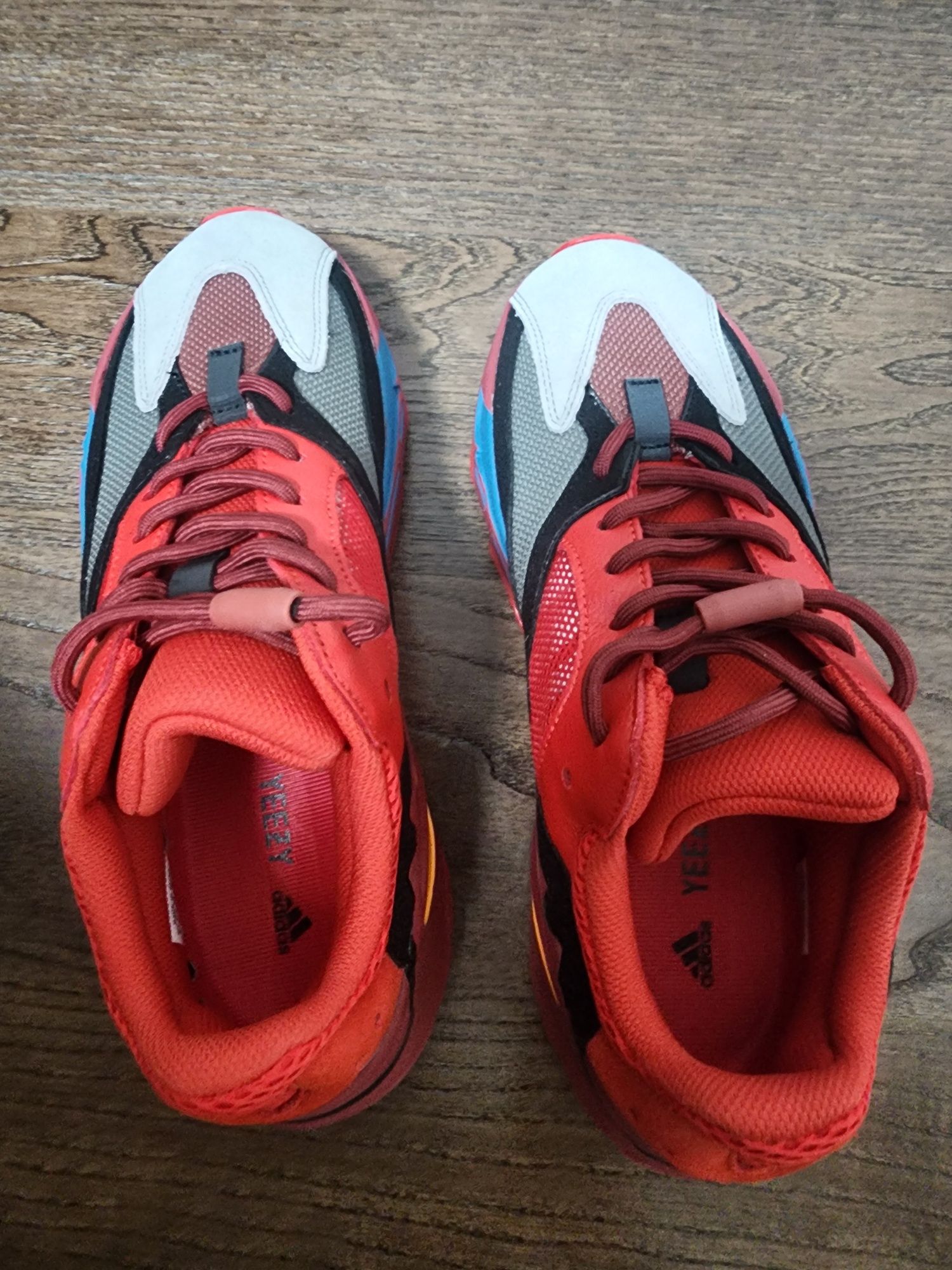 Adidas Yeezy 700 42.5