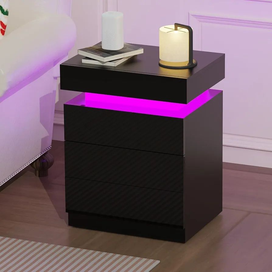Шкафче с  LED осветление и  3 чекмеджета,