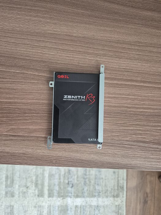 SSD на 240ГБ zenith r3