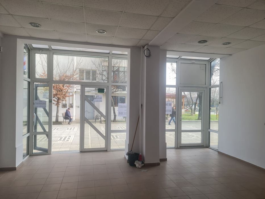 Ofer spre inchiriere spatiu comercial 40 m2 explanada Pascani