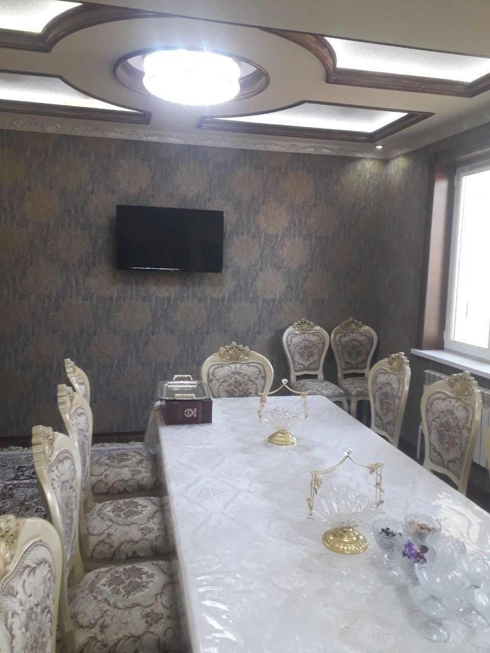 3-xonali 7-qavatda 110m² kvartira sotiladi.
7-qavatli Liftli dom.
Narx