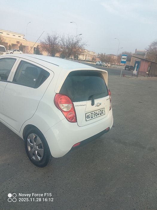 Spark avtomobil sotiladi