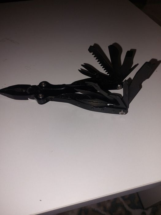 Мультитул Цвет черный