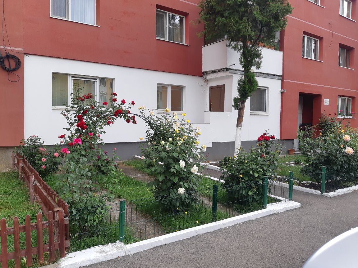 Vând schimb apartament cu 4 camere