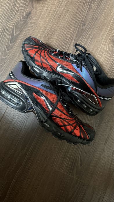 Skepta Tailwind Red
