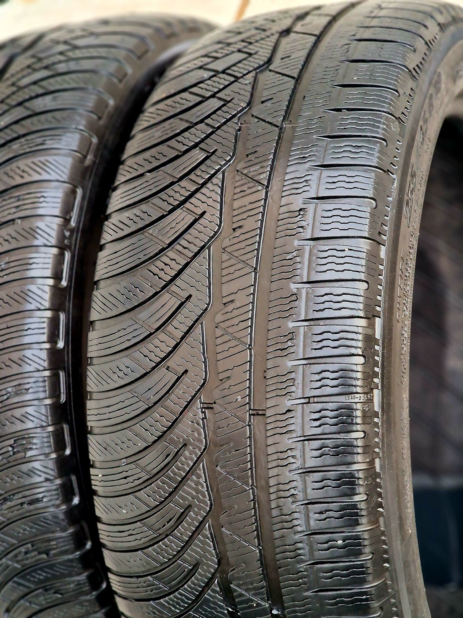 235 45 18 Michelin