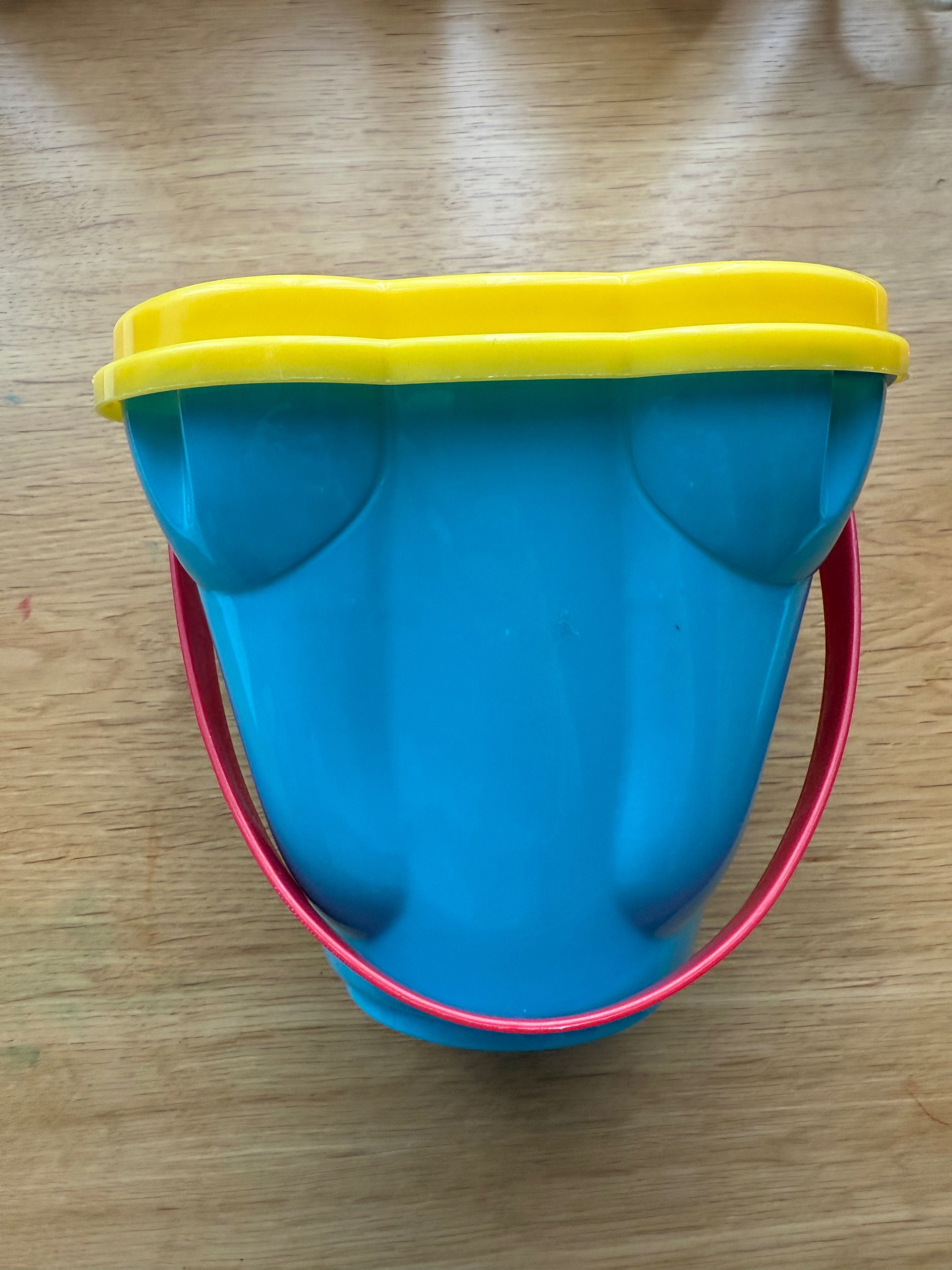 Комплект с кула фигурки за сортиране Playgro