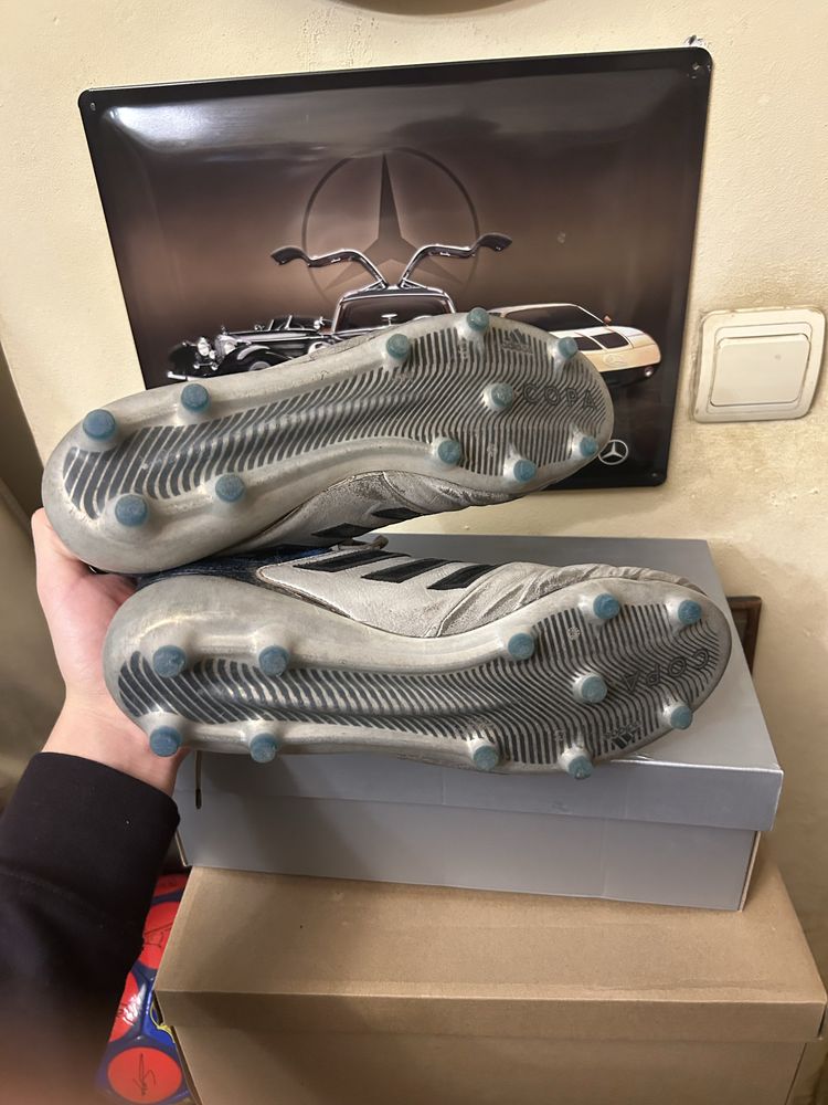 Футболни бутонки Nike и Adidas