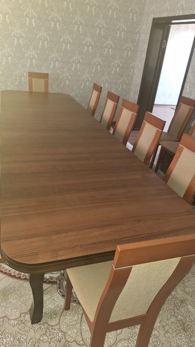 Продаю стол и стулья