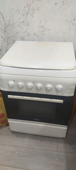 Продам холодильник б/у,газ.плиту б/у