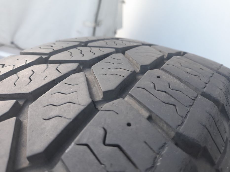 Vând 4 anvelope de iarna 215 65 r16c GOODYEAR  foarte bune