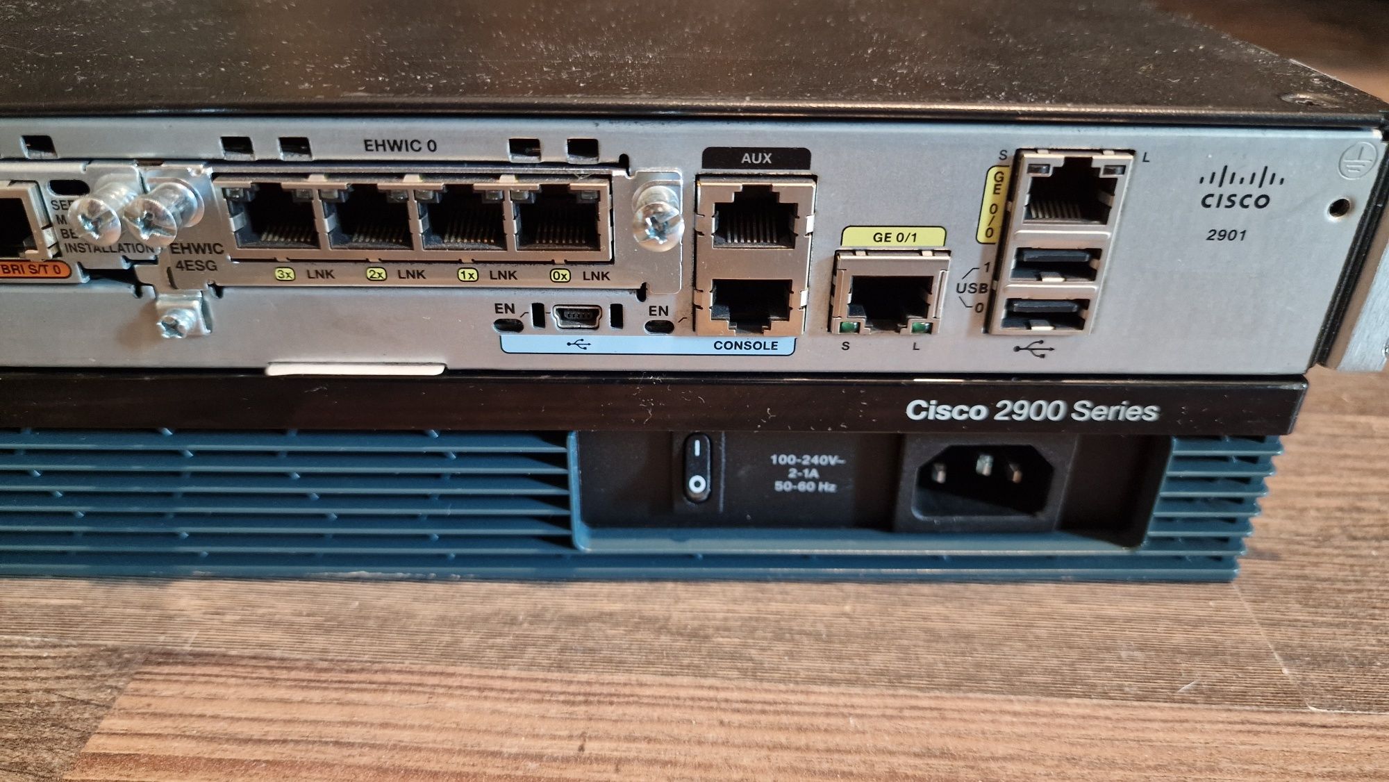 Cisco Router 2901 k9 v06 + ehwic-4esg module