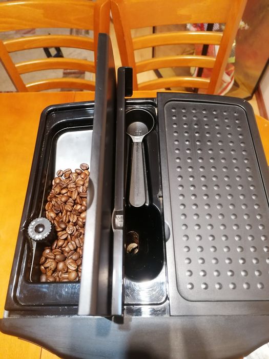 Кафеавтомат Delonghi Magnifica ESAM4000.B ECO