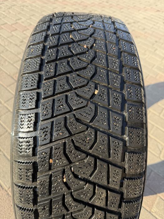 Шины 235/55/20 зимние цена за комплект.