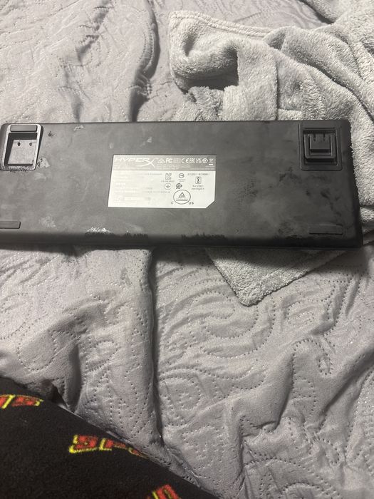 Tastatura hyperx fara 2 taste, switchuri rosi,mecanica