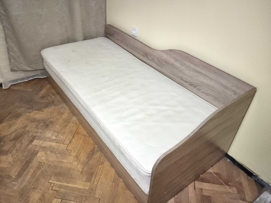 ПОДАРЯВАМ Запазено легло с матрак