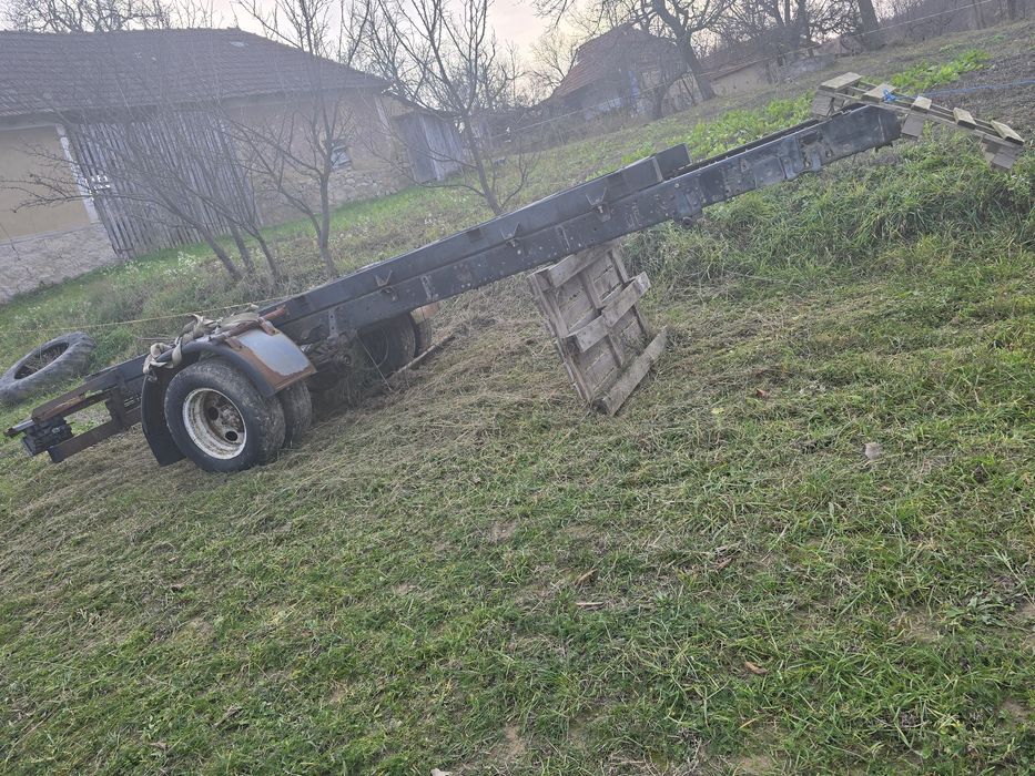 Vând axe și șasiu