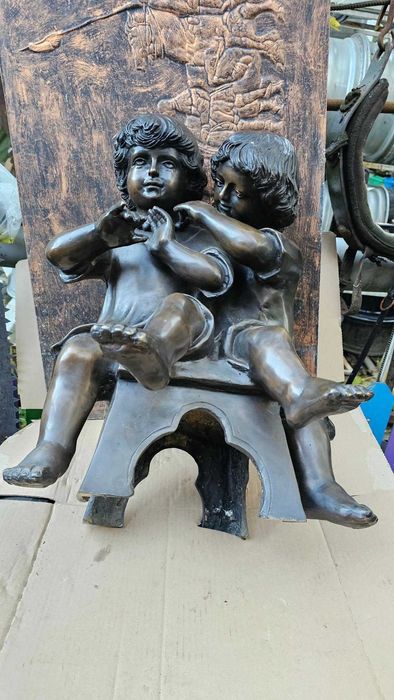 O Superba Piesa din Bronz  semnata