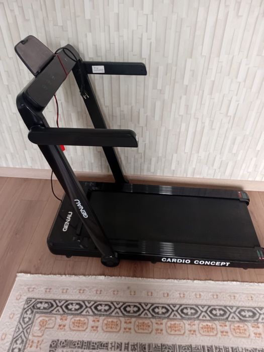 Продам беговую дорожку почти новая