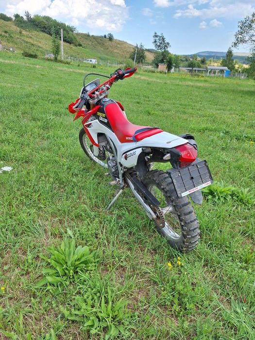 Vând Honda crf 250l înmatriculată