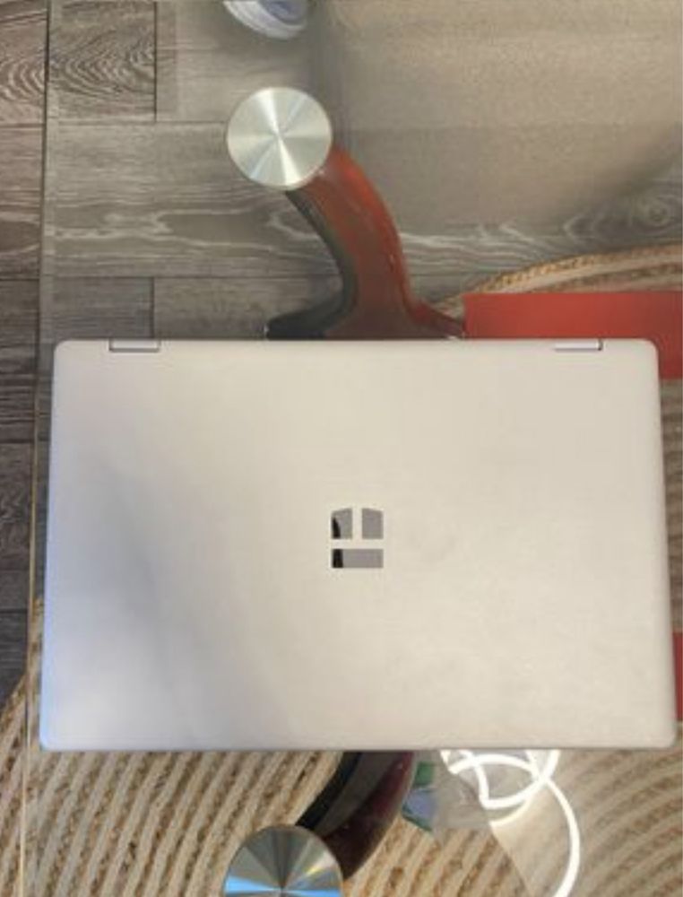 Vand laptop  tactil
