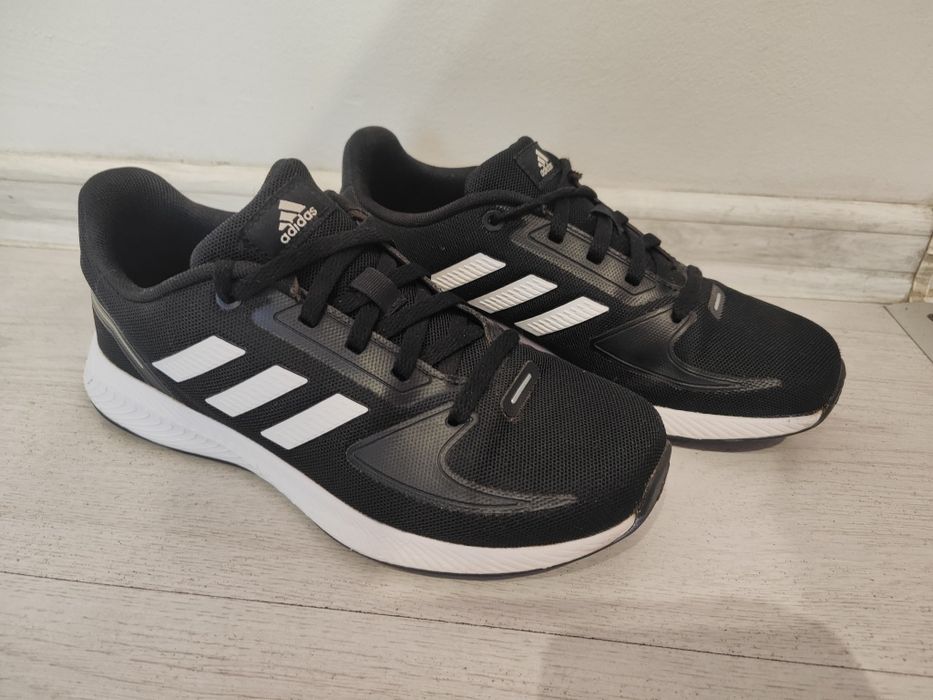 Оригинални маратонки Adidas 35 номер