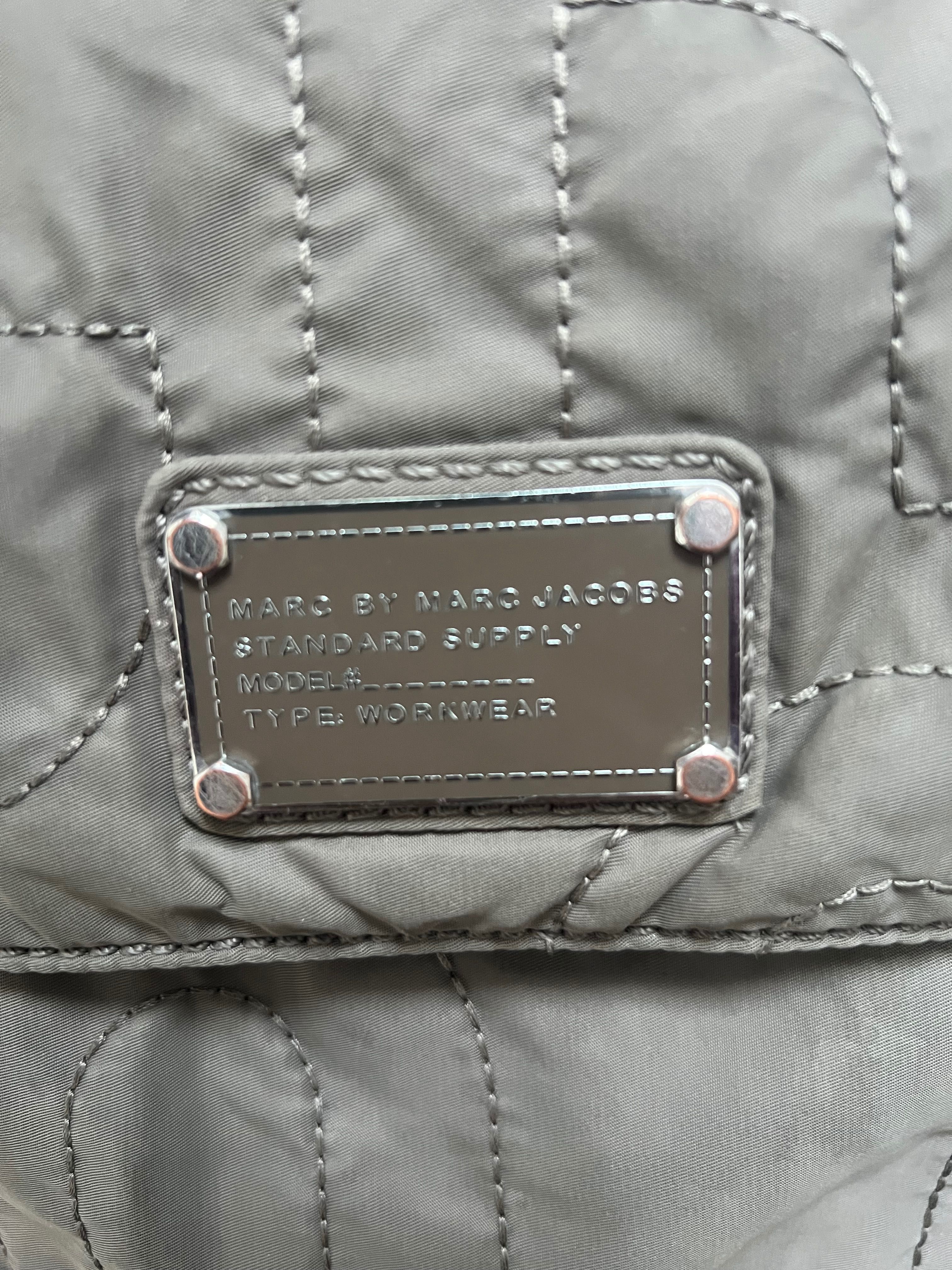 Geanta Marc Jacobs bej, nylon matlasat, incapatoare, excelenta