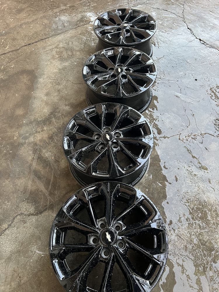 Monza diska R16 5.105 сотилади.