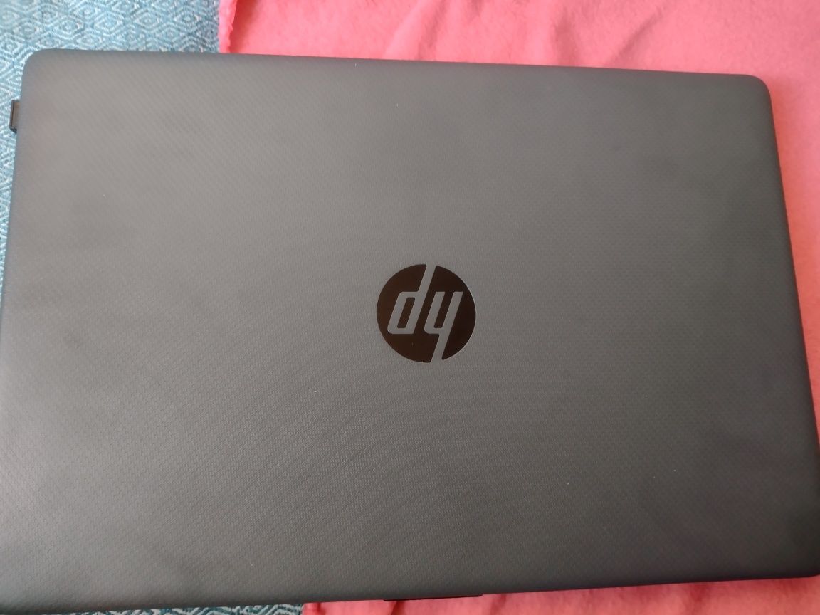 Vând laptop HP AMD Ryzen 3