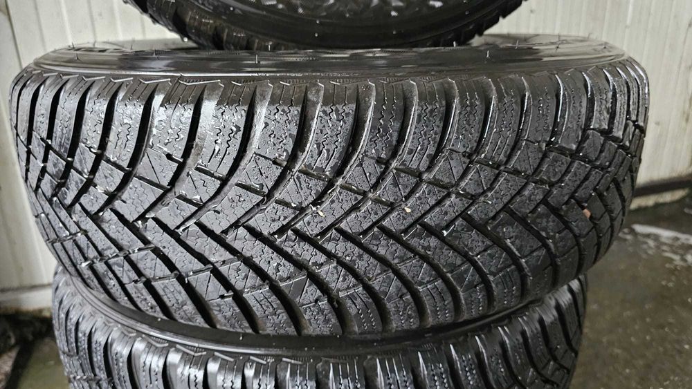 Jante Tabla Skoda / VW / Seat + Cauciucuri Iarna 195/65/R15 NOI