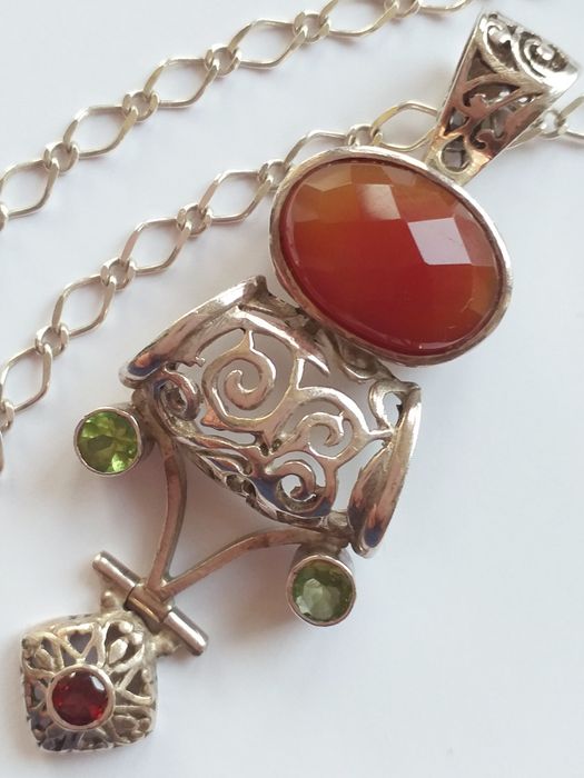 Подвеска с сердоликом, перидотом и гранатом в серебре