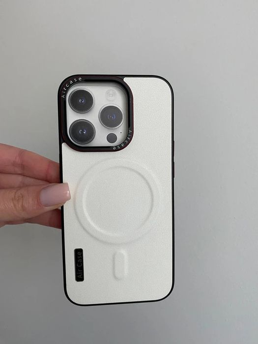 Husă nouă pentru iPhone 15 Pro